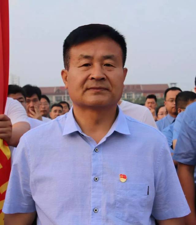 在磁县迎"七一"党员志愿服务月活动暨首批"最美人物"揭晓仪式上,杨广
