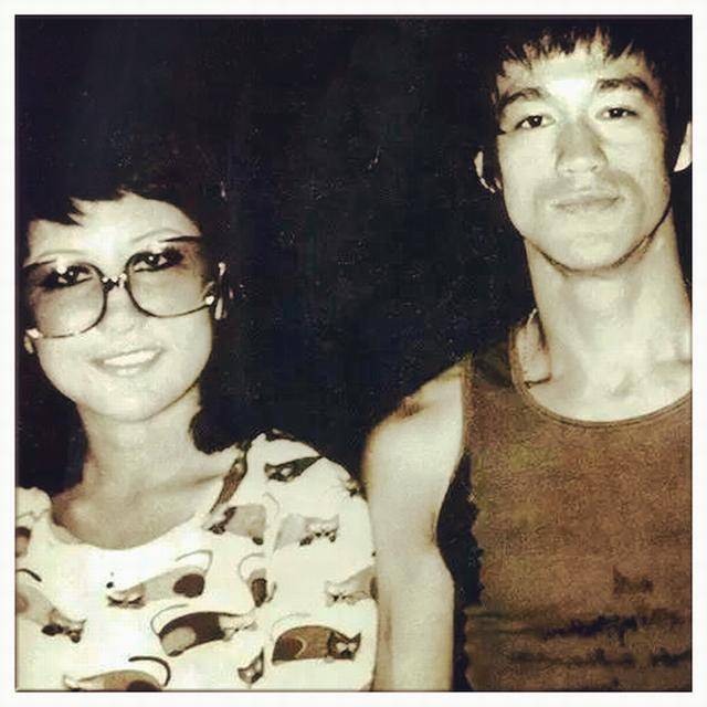 半个世纪的不解之谜,功夫巨星李小龙因何猝死在红颜知己的床上