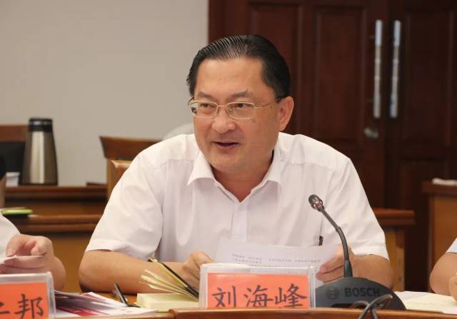 黔西南州委组织部副部长,离退局局长刘海峰