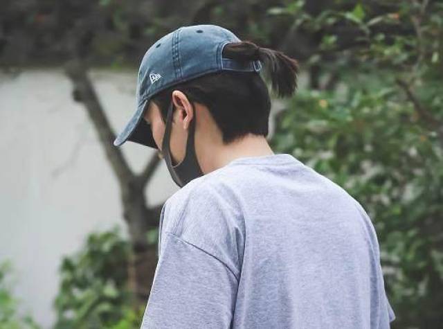 当朱一龙扎起"小揪揪",扎头绳才是亮点,网友:居老师很懂嘛!