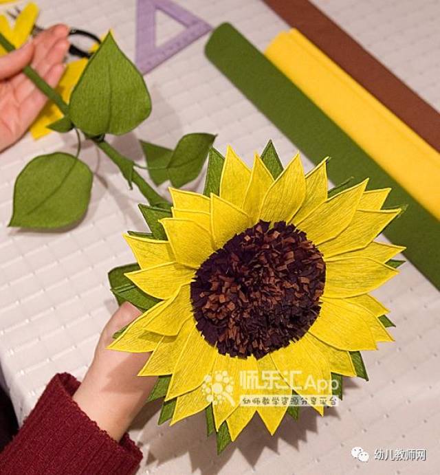 皱纹纸 幼儿园环创手工材料常见 今天就分享一些 皱纹纸的手工 带着