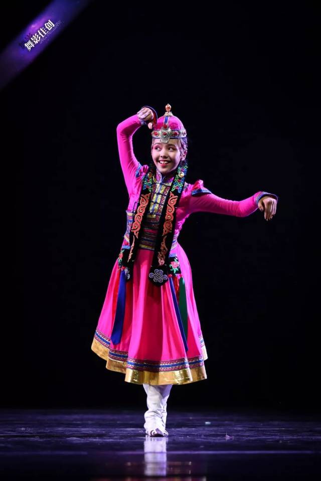 指导老师:黄德双,孔令昕 演出单位:内蒙古乌兰察布市民族艺术学校 编