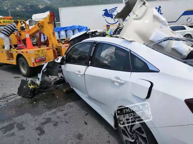肖女士告诉记者 事发时正是陈先生驾驶车辆 此外只有副驾驶上的一名男