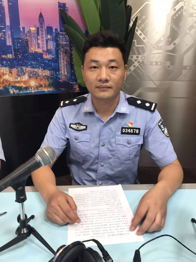 黄鸿杰警官曾经是一名特警,2016年转岗到洪山派出所