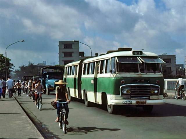 罕见广州历史老照片35年前的老街景