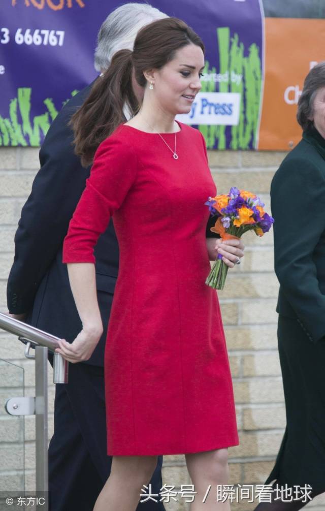 凯特王妃一袭红裙,踩着高跟鞋,时尚有型!