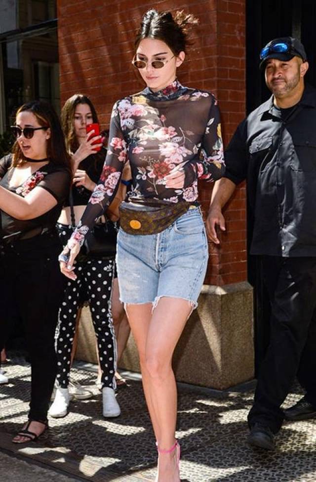 肯达尔·詹娜最敢穿的超模 又穿透视装逛街 一般人驾驭不了 _手机搜狐