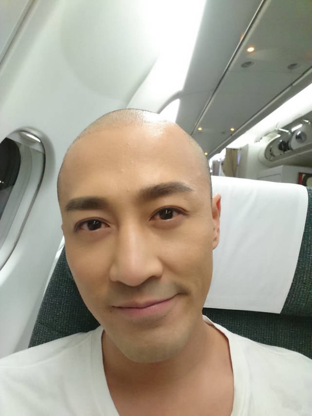 右偏分发型,偏分发型,头发漩涡偏右发型_大山谷图库