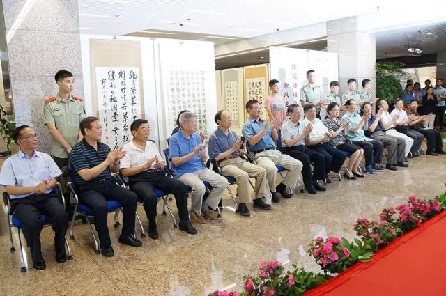 挥毫磅礴英雄心,素尺逶迤烈士魂