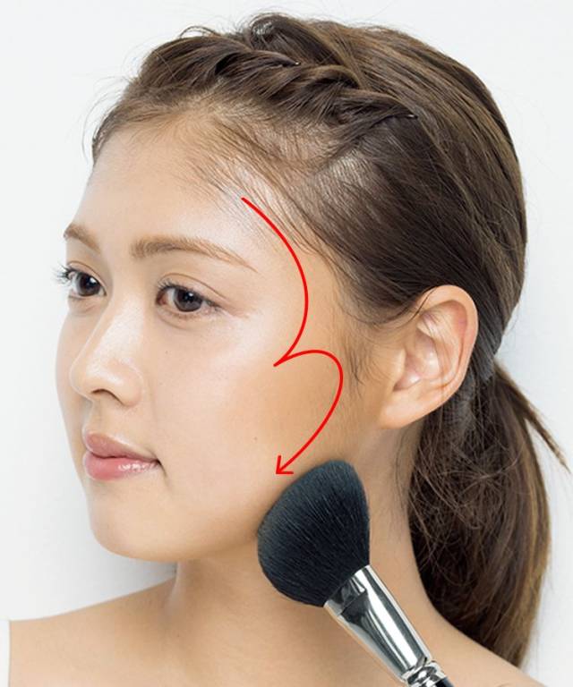 圆脸腮红画法