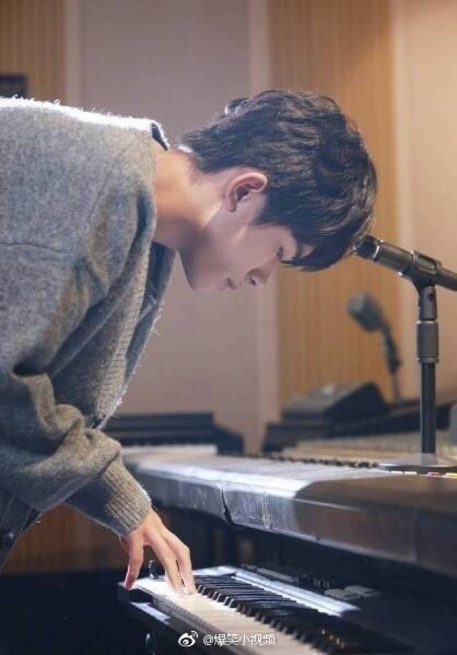 易烊千玺弹钢琴合集 小王子优雅温柔风度翩翩