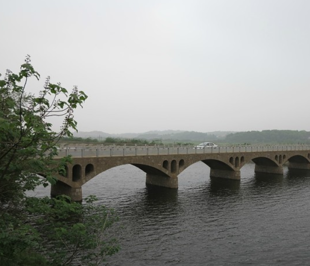 清嘉庆《湘潭县志》载:易俗河,即涓水也,因所历皆易俗乡,故名.