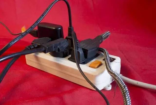 很多家庭在安装插座时