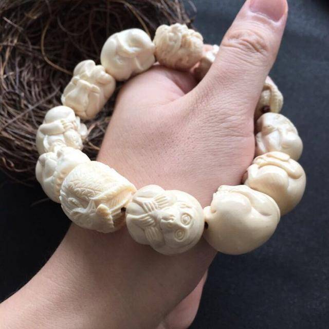 包浆指的是咱们通过日常的盘玩,通过摩擦发热起到一个抛光打磨的作用