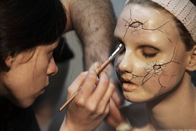 抖音易容术太可怕了,戳穿鼻子,徒手撕脸皮.