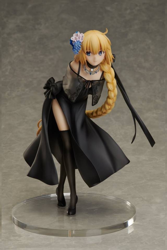 《fate/grand order》贞德英灵正装手办:黑丝美腿微露 姿势撩人