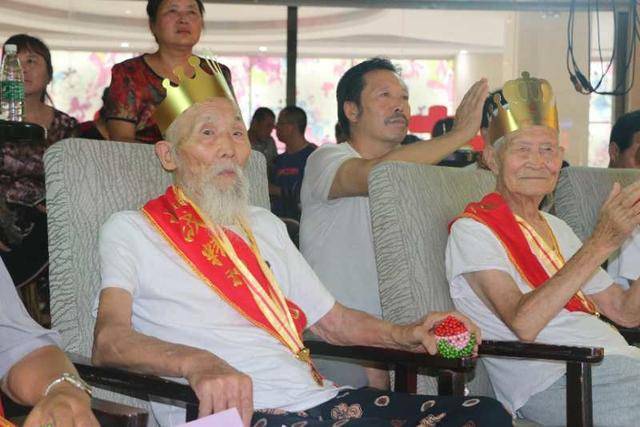 铜川6位抗战老兵年龄加起来近600岁提前过节