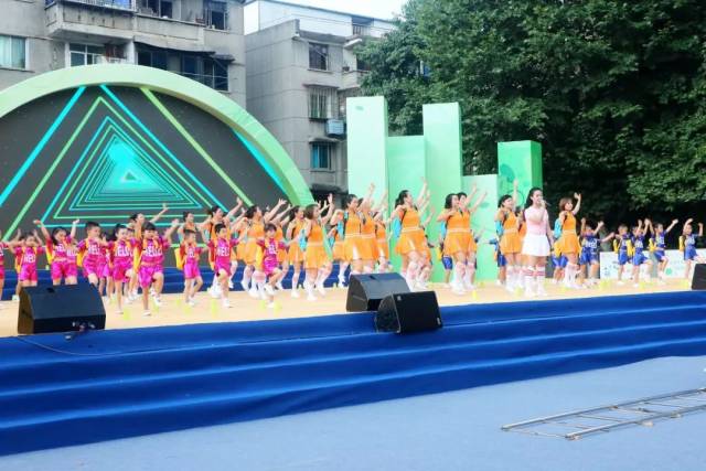 市义工联获赠遵义市红花岗区小花幼儿园价值10万元爱心教育经费