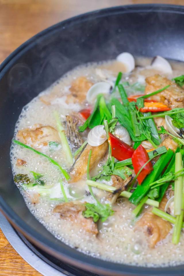 送虾送鲍鱼送白贝送啤酒!浮夸版华丽海鲜鸡煲横扫天河