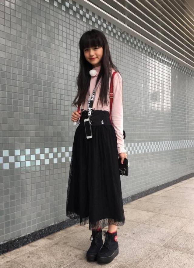 日本"最美小学生"年仅13岁,因逆天颜值爆红网络,前途星光熠熠