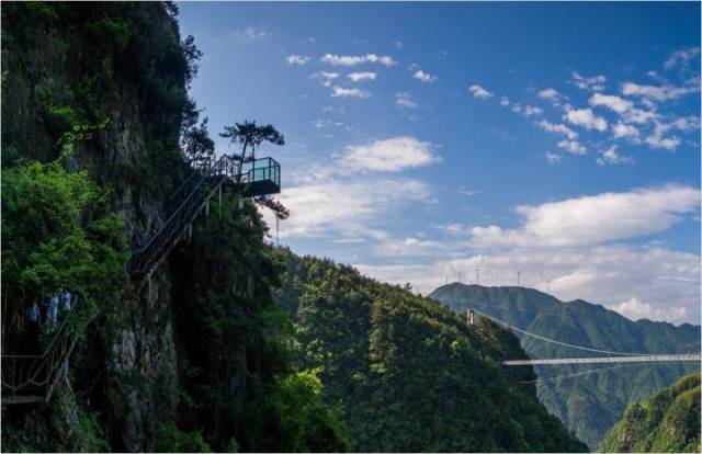 绍兴周边有座高空玻璃桥,垂直高度189米,你敢去挑战吗?