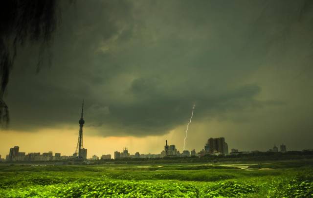 阵雨跟雷雨哪个雨大,雷阵雨算小雨还是中雨,小雨和阵雨的区别_大山谷图库