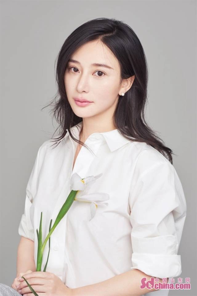 熊乃瑾《不说再见》开机 "最美警花"武力值爆表