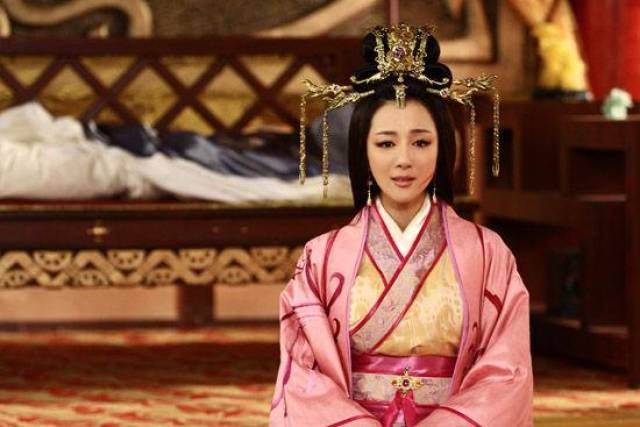 夏姬应该就是朱颜祸水的代表了,她在历史上有一个清脆的名号,叫"杀