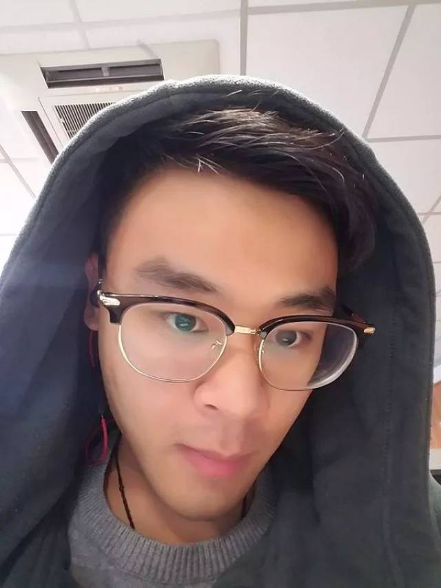 年薪20w的it男生上进有正能量 唱歌还不错