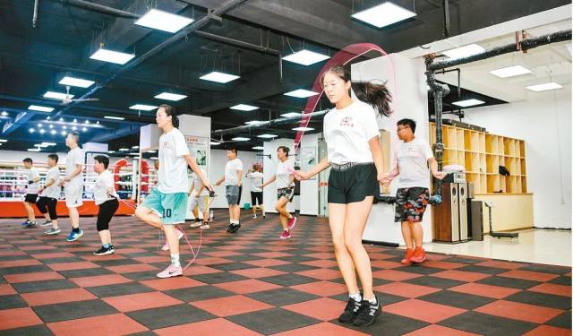 需要尽早地完成家庭作业早早休息 自从我学了拳击 任何的困难在我