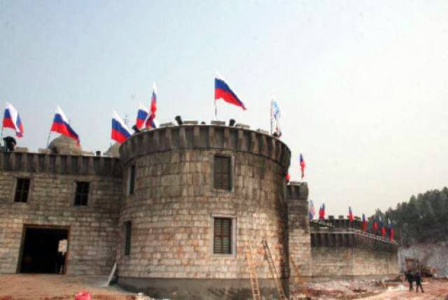 1657年,俄罗斯帝国派军队在尼布楚河与石勒喀河合流处建立了雅克萨城