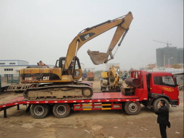 灜沣工程机械网代理商必须知道的清欠拖车小贴士