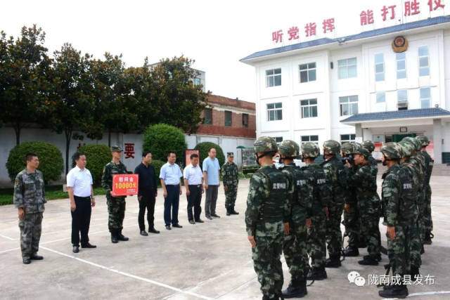 在中国人民解放军建军91周年来临之际,7月31日,县委书记李祥,县人大