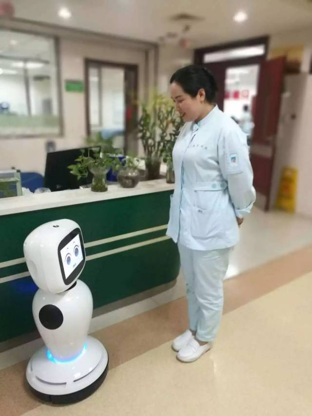 话题| 素来围观!医院里来了"机器人护士"