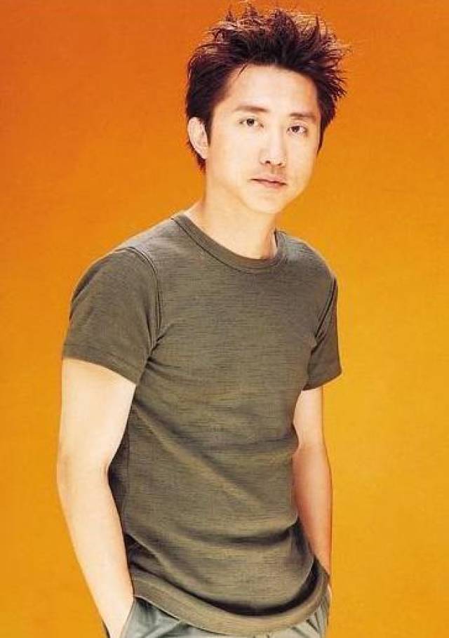 与前妻是金童玉女57岁再度当爹现任小14岁妻子喜怀二胎