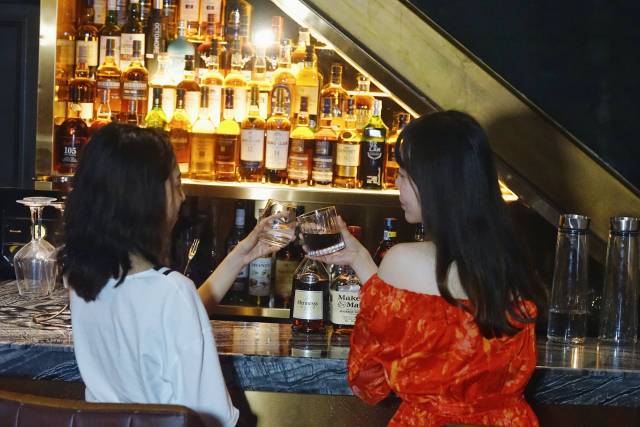 一家开在肉铺里的酒吧!享受大口喝酒大口吃肉的快感!