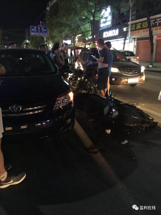 成都天府大道车祸图片