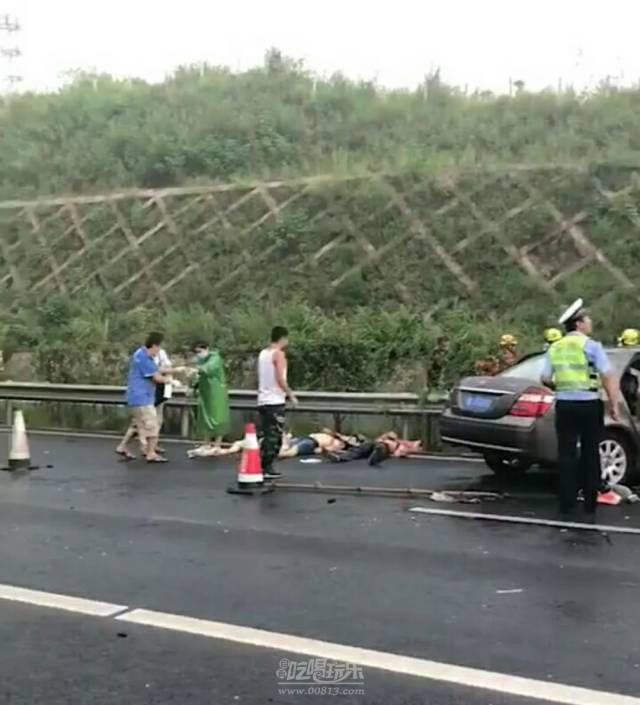 榮縣小車在仁沐新高速發生車禍,4死2傷(不適者慎入).