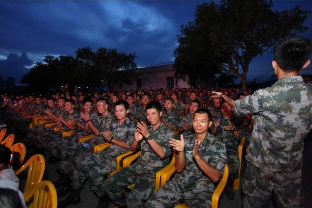 珠海高新区管委会副主任周火根同志,中国人民解放军31644部队领导,区