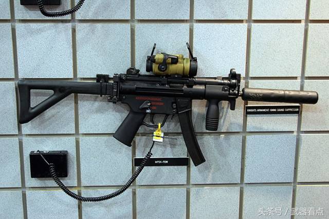 comp m3红点瞄准镜,单颗电池的使用寿命达到50000～500000小时