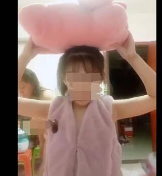 抖音"妈妈洗澡门"屡禁不止, 背后到底是什么驱使她们屡屡触犯道德底线