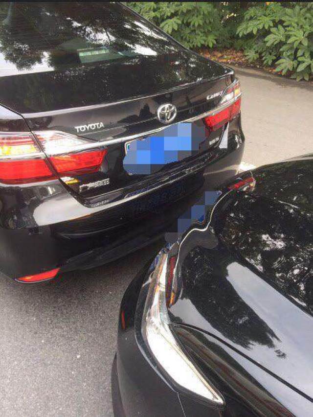 三辆丰田凯美瑞连环追尾网友不敢相信这样的事实