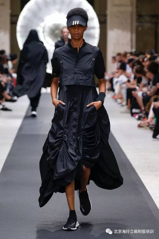 我就是爱黑色啊啊啊啊啊!(y-3 2019春夏系列时装秀)