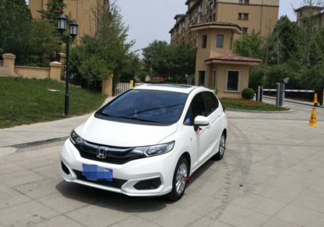 外观小巧空间够大的一款小型轿车本田飞度,看车主们的用车感受