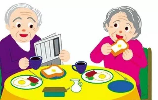 正常成年人,老年人,每天吃1个鸡蛋.