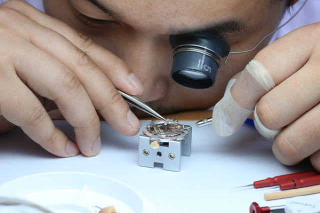 宝玑经典系列7337br手表维修保养作业