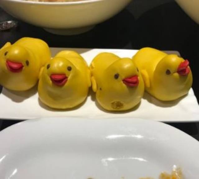 顾客点了一个"熊猫包子",上菜后顾客傻眼……-搞笑频道-手机搜狐