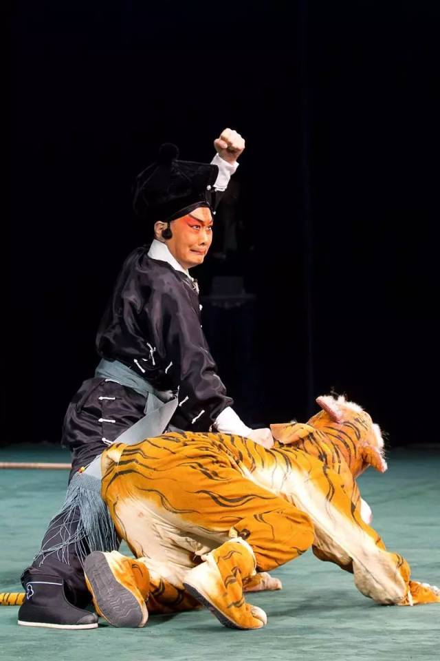 《碧波仙子》中鲤鱼精  猴戏  《武松打虎》《飞虎岗》中虎 大鹏 11