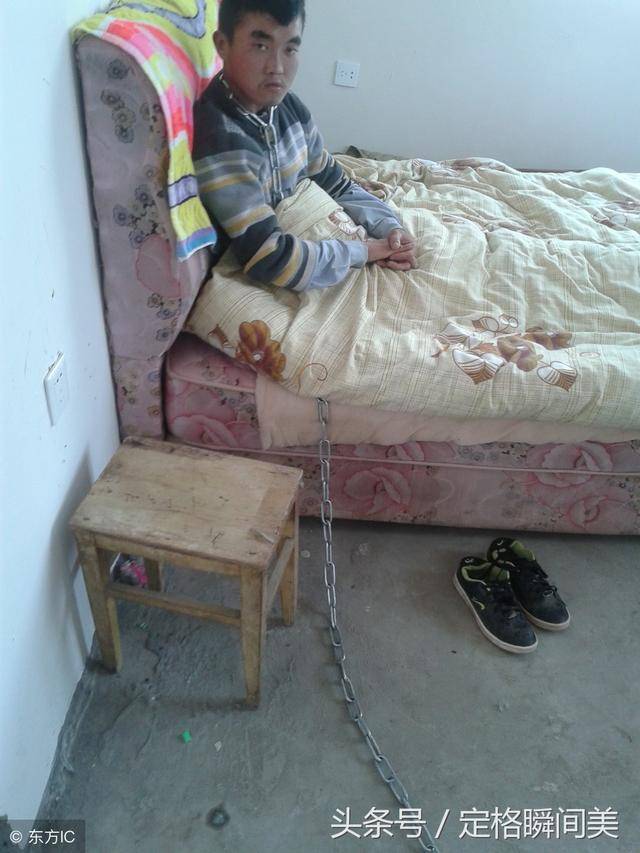 江西小伙被家人用2米长的铁链锁在床上 得知他做的事 没人同情他