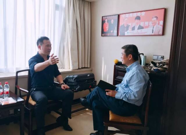叶峰老师与金波畅谈